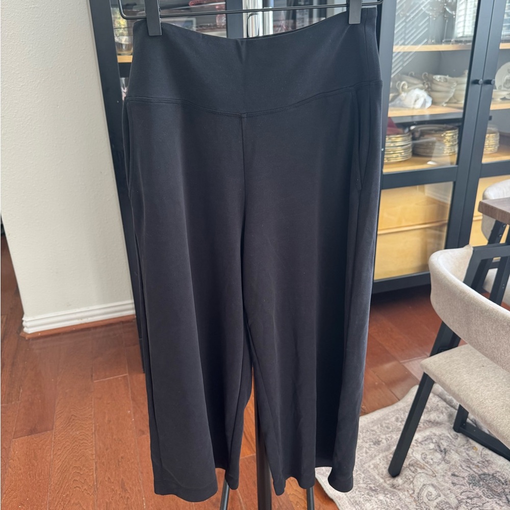 Athleta Black Wide-Leg capri pants